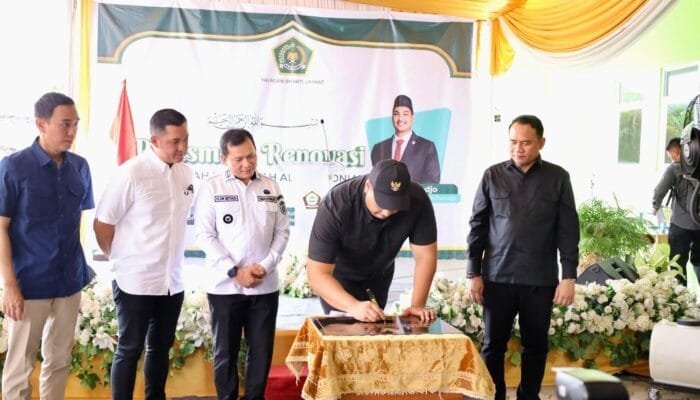 Pj Gubernur Sumsel dan Menpora Dito Resmikan Renovasi Madrasah Ibtidaiyah Al Wathoniyah di Palembang