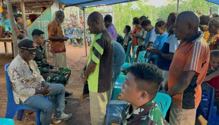 Wujudkan Kebersamaan dan Keakraban, Satgas Yonif 144/JY Gelar Komsos dan Makan Bersama dengan Warga binaan