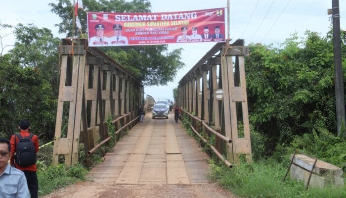 Gubernur Herman Deru Resmikan Groundbreaking Pembangunan Jembatan Tanah Kering Baru yang Viral di Pulau Rimau Banyuasin