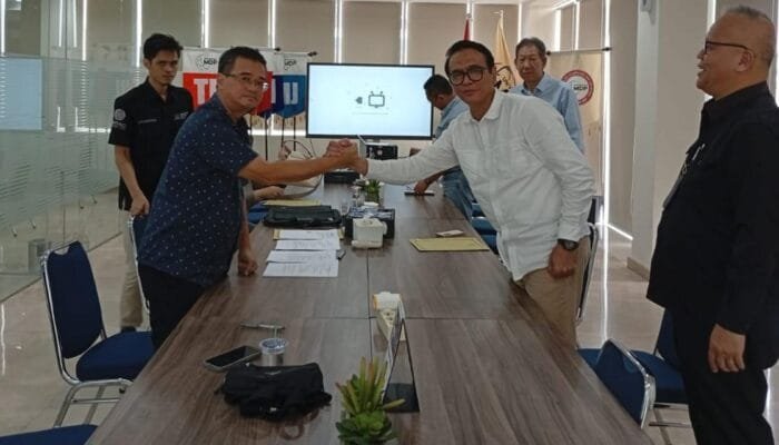 UMDP dan Dr. Wijang Resmi Menandatangani Perjanjian Perdamaian