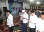 Safari Ramadhan di Banyuasin, Herman Deru Serahkan Santunan Anak Yatim dan Soroti Infrastruktur hingga ODOL