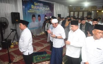 Safari Ramadhan di Banyuasin, Herman Deru Serahkan Santunan Anak Yatim dan Soroti Infrastruktur hingga ODOL