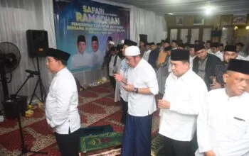 Safari Ramadhan di Banyuasin, Herman Deru Serahkan Santunan Anak Yatim dan Soroti Infrastruktur hingga ODOL