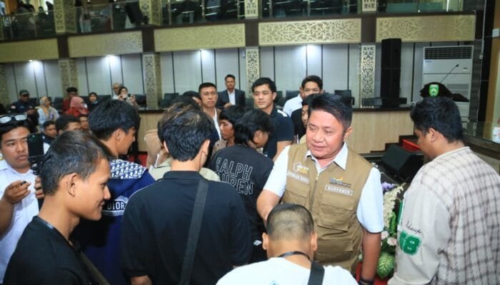 Herman Deru Pulangkan WNI Terjebak di Kamboja, Tangis Haru Pecah di Graha Bina Praja Palembang