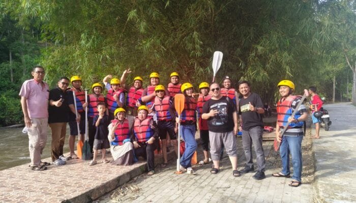Dosen MI Polsri Taklukkan Arus Liar Sungai Enim, Dari Silaturahmi hingga Arung Jeram Penuh Adrenalin